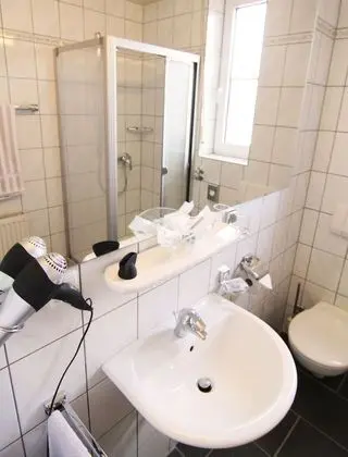 Basic Tek Büyük veya İki Ayrı Yataklı Oda