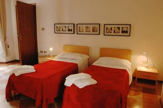 Tek Büyük veya İki Ayrı Yataklı Oda, 1 Yatak Odası