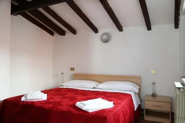 Tek Büyük veya İki Ayrı Yataklı Oda, 1 Yatak Odası