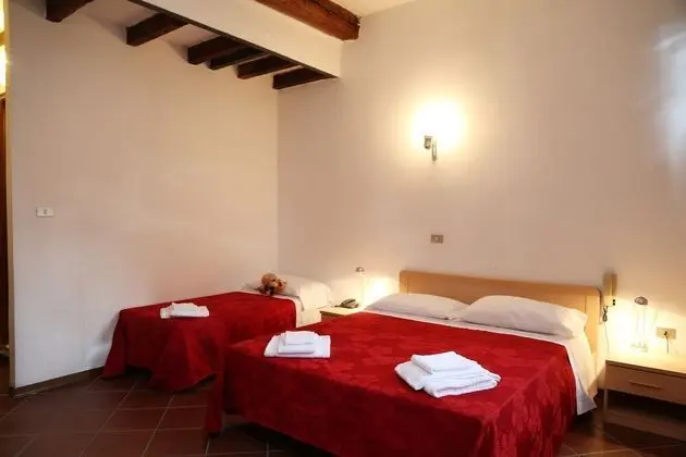 Üç Kişilik Oda, 1 Yatak Odası