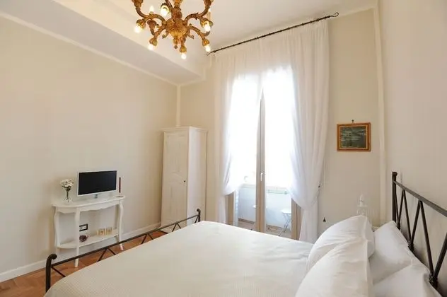 Deluxe Tek Büyük Yataklı Oda, Balkon, Şehir Manzaralı (Carlo III)