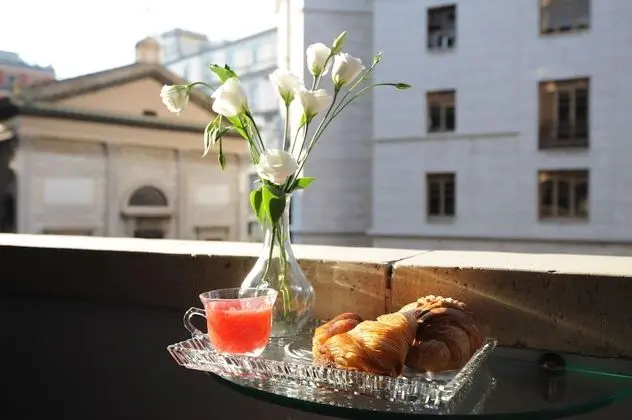 Deluxe Tek Büyük Yataklı Oda, Balkon, Şehir Manzaralı (Carlo III)