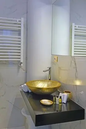 Deluxe Tek Büyük Yataklı Oda, Balkon, Şehir Manzaralı (Carlo III)