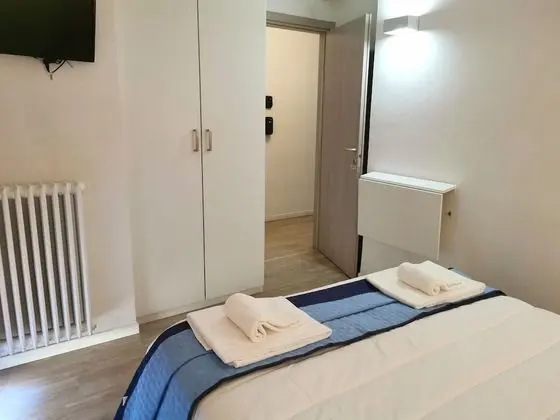 Tek Büyük Yataklı Oda (Private External Bathroom)