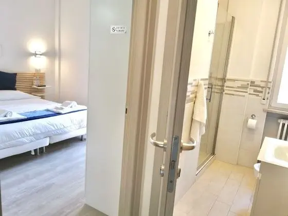 Tek Büyük Yataklı Oda (Private External Bathroom)