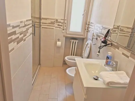 Tek Büyük Yataklı Oda (Private External Bathroom)