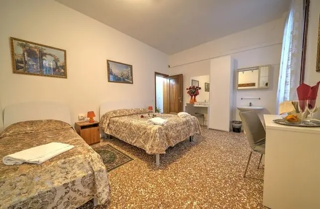 Superior Oda, Ortak Banyo