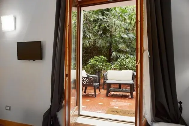 Deluxe Üç Kişilik Oda, Bahçe Manzaralı