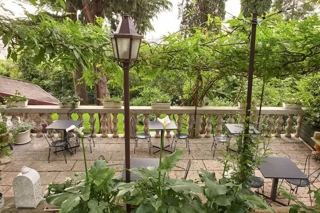 Deluxe Üç Kişilik Oda, Bahçe Manzaralı