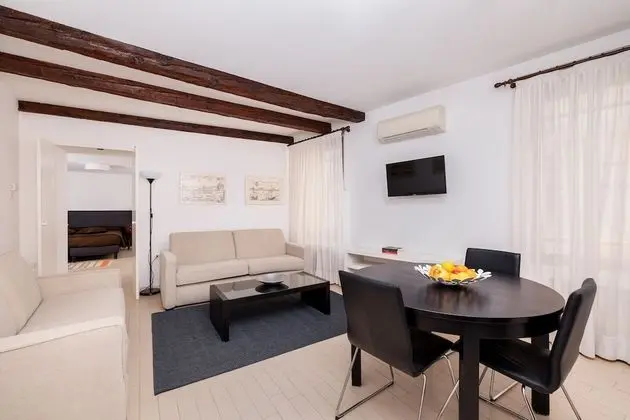 Family Apart Daire, Sigara İçilmez