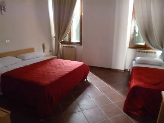 Üç Kişilik Oda, 1 Yatak Odası