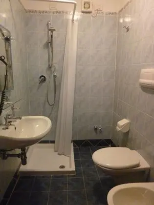 Üç Kişilik Oda, 1 Yatak Odası