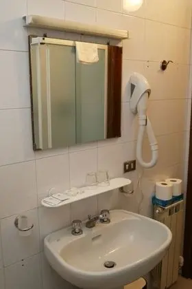 Üç Kişilik Oda, 1 Yatak Odası