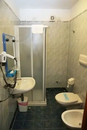 Üç Kişilik Oda, 1 Yatak Odası