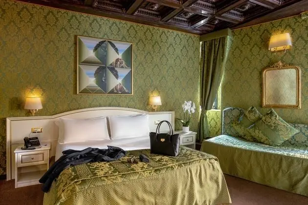 Classic Tek Büyük Yataklı Oda