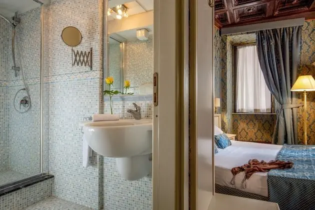 Classic Tek Büyük Yataklı Oda