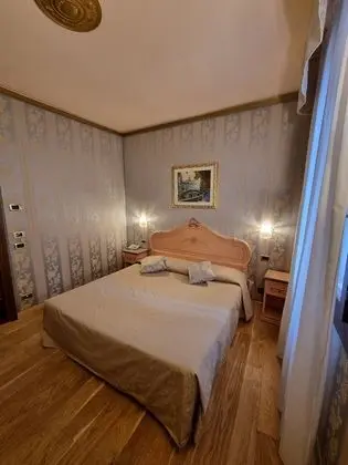 Classic Tek Büyük Yataklı Oda