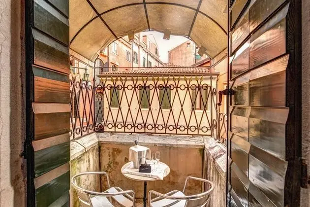 Junior Süit, Balkon, Kanal Manzaralı