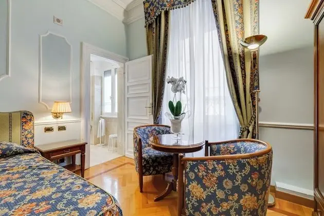 Junior Süit (3 adults)