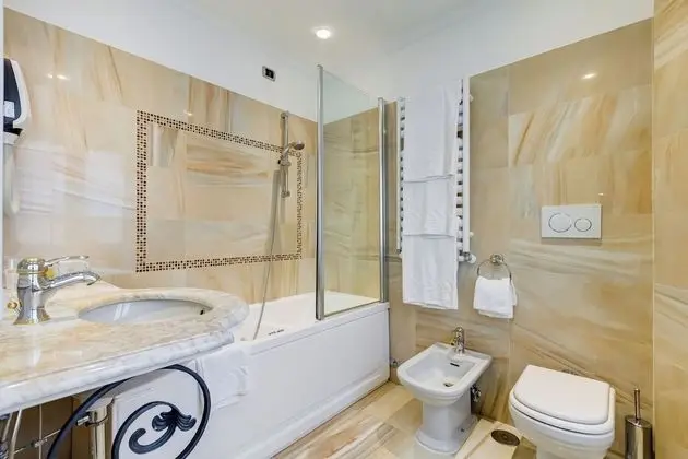 Junior Süit (3 adults)