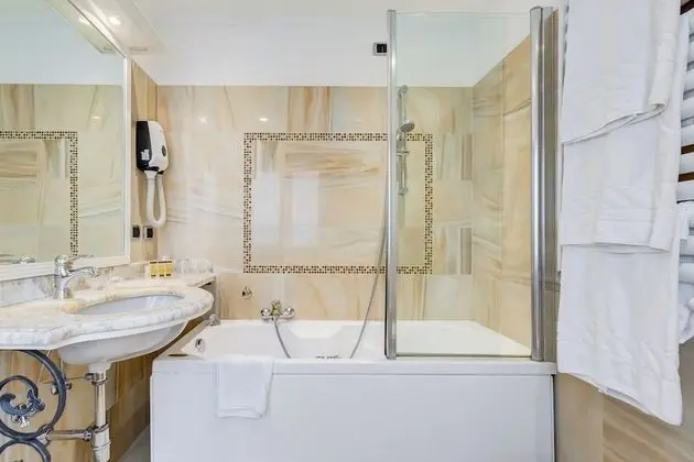 Junior Süit (3 adults)