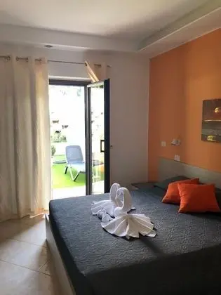 Üç Kişilik Oda, Bahçe Manzaralı