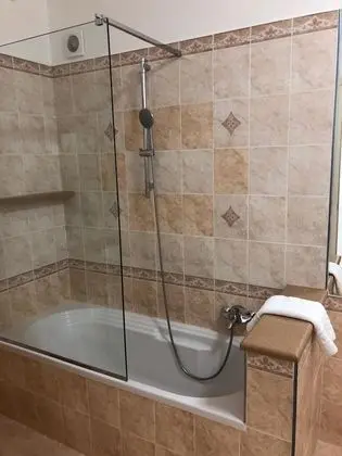 Üç Kişilik Oda, Bahçe Manzaralı