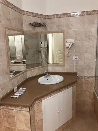 Üç Kişilik Oda, Bahçe Manzaralı