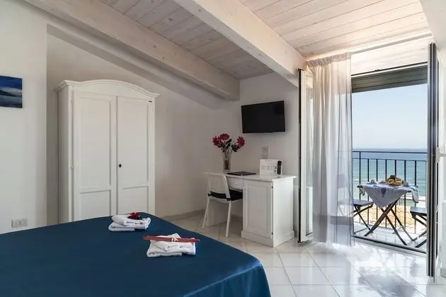 Tek Büyük Yataklı Oda, Balkon, Deniz Manzaralı