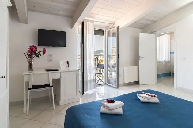 Tek Büyük Yataklı Oda, Balkon, Deniz Manzaralı