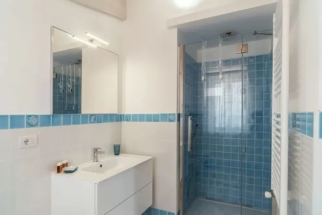 Tek Büyük Yataklı Oda, Balkon, Deniz Manzaralı