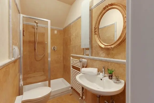 Tek Büyük Yataklı Oda, 1 Büyük (Queen) Boy Yatak (Santo Spirito)