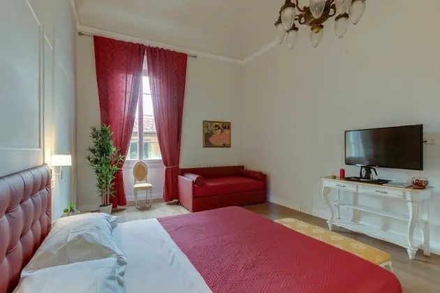 Üç Kişilik Oda, 1 Büyük (Queen) Boy Yatak ve Çekyat (San Frediano)