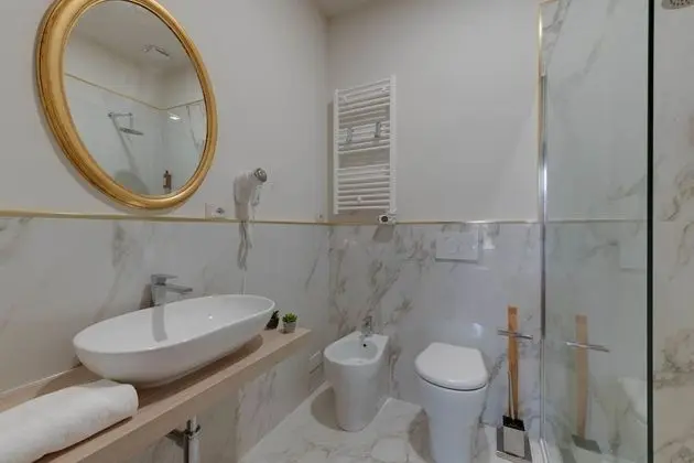 Üç Kişilik Oda, 1 Büyük (Queen) Boy Yatak ve Çekyat (San Frediano)