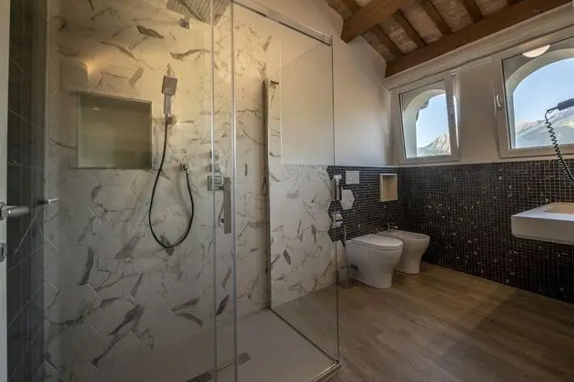 Deluxe Tek Büyük veya İki Ayrı Yataklı Oda (Lucia)