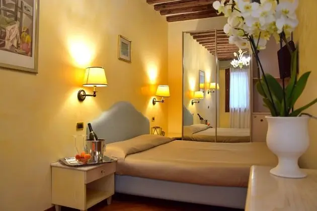 Standard Tek Büyük Yataklı Oda