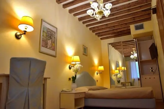 Standard Tek Büyük Yataklı Oda