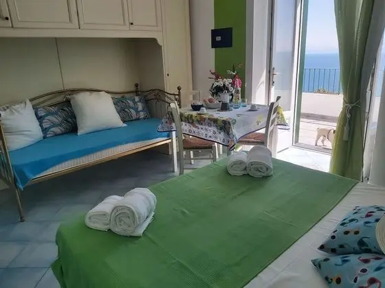 Üç Kişilik Oda, Mutfak, Deniz Manzaralı