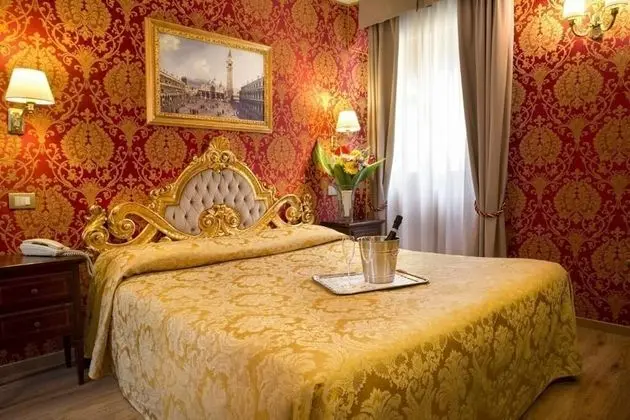 Superior Tek Büyük veya İki Ayrı Yataklı Oda