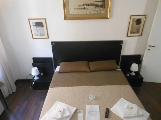 Tek Büyük Yataklı Oda, Ortak Banyo