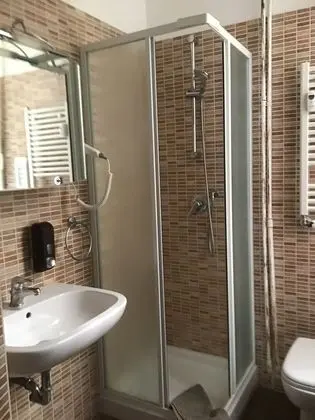 Tek Büyük Yataklı Oda, Ortak Banyo