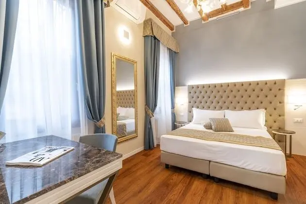 Deluxe Tek Büyük Yataklı Oda (Deluxe Tintoretto)