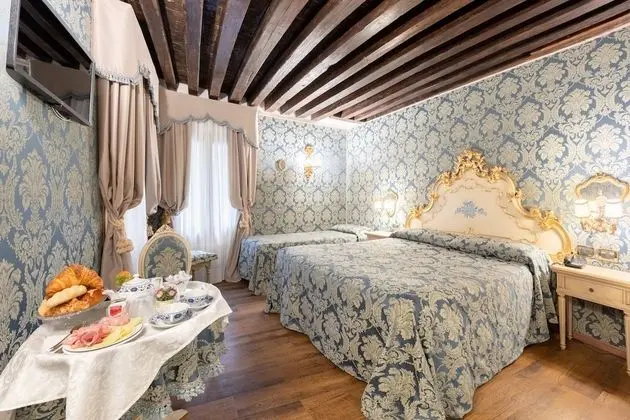 Deluxe Üç Kişilik Oda