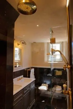 Classic Tek Büyük Yataklı Oda