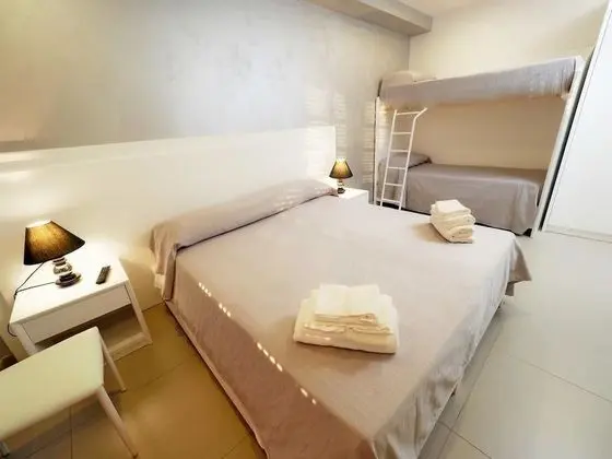 Dört Kişilik Oda, Deniz Manzaralı