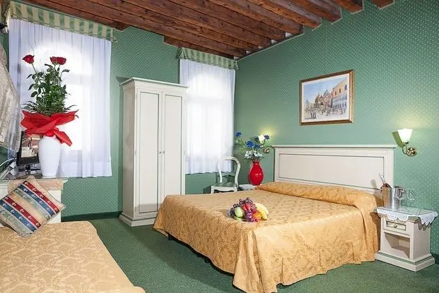 Tek Büyük veya İki Ayrı Yataklı Oda