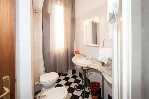 Standard Tek Büyük Yataklı Oda, Ortak Banyo