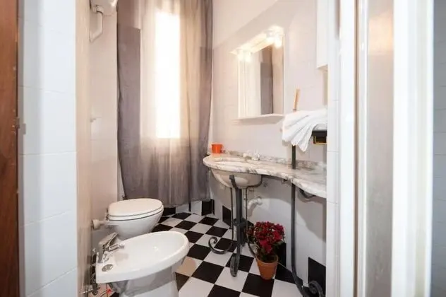 Standard Tek Büyük Yataklı Oda, Ortak Banyo