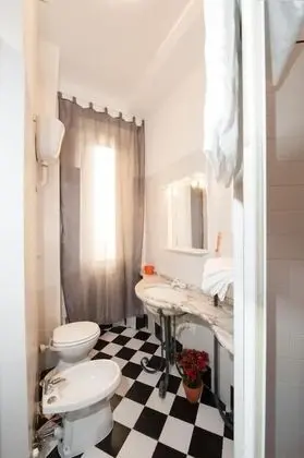 Standard Tek Büyük Yataklı Oda, Ortak Banyo