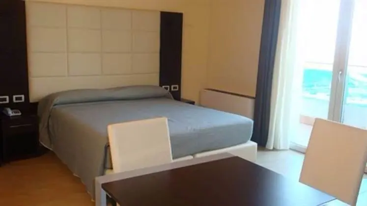 Üç Kişilik Oda